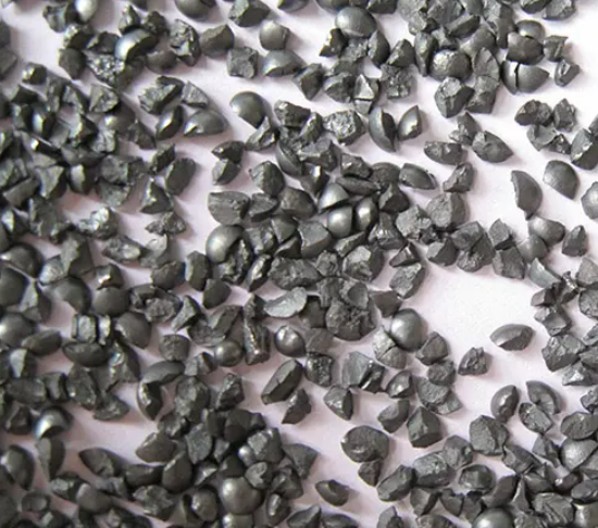 騰博機(jī)械磨料——鋼砂-磨料簡介 騰博系列鋼丸由鋼鐵經(jīng)特殊的熱處理制成的球形磨料，被廣泛運(yùn)用于拋丸機(jī)對(duì)重型零部件的去氧化皮、除···